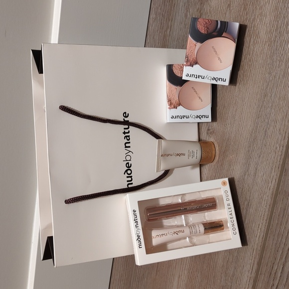 Nude by Nature Makeup - Picture 1 of 8